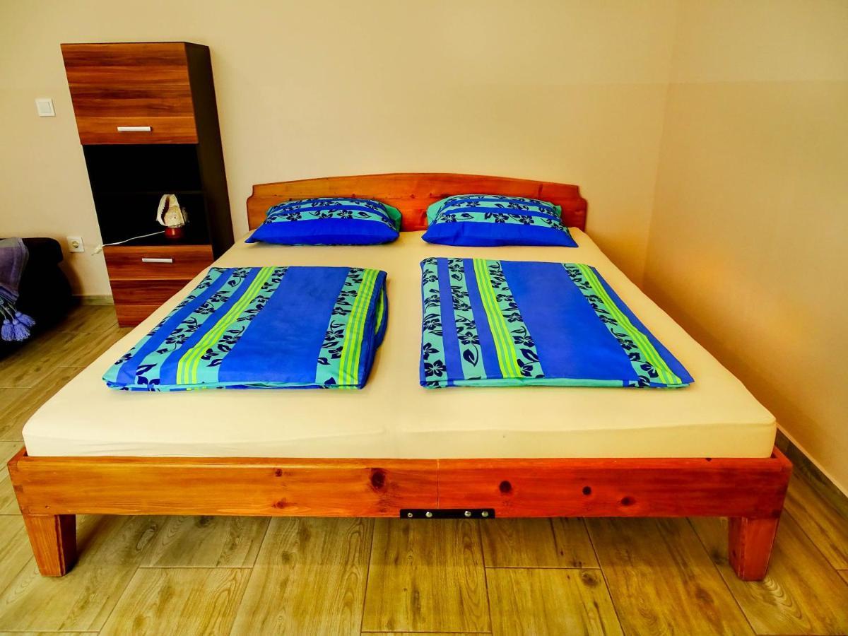 Eddy Apartman Eger Exteriör bild